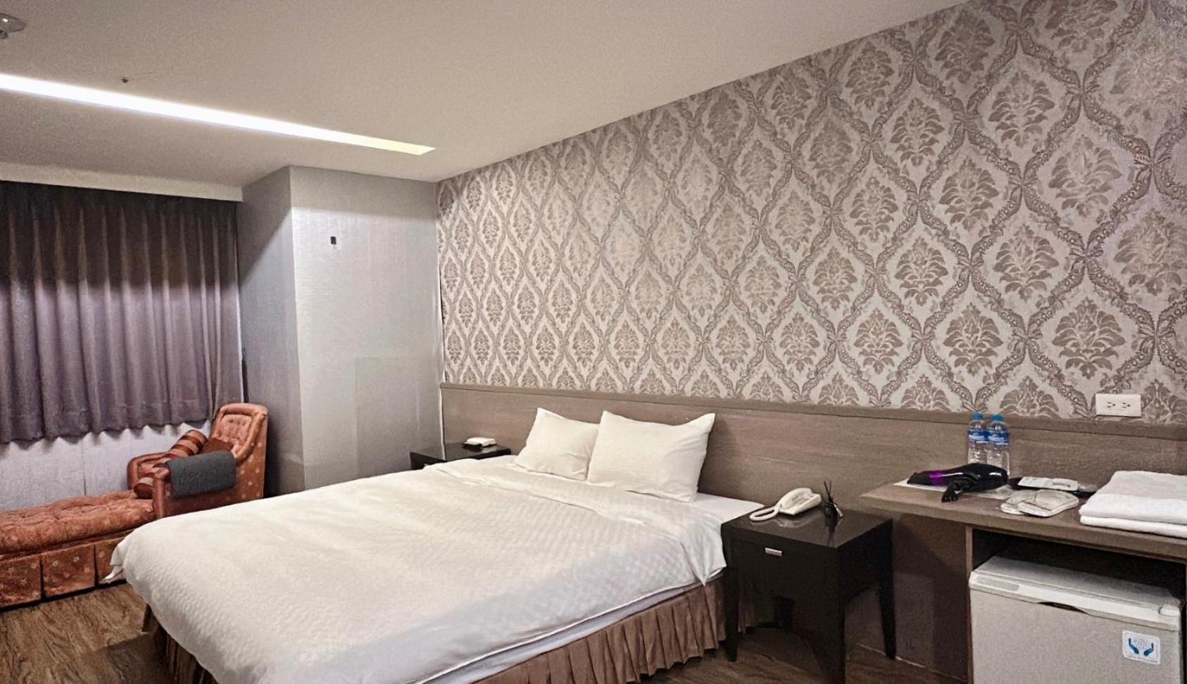 Crystal City Hotel Zhongli Exterior photo